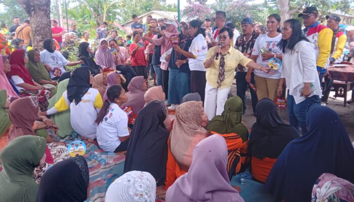 Perempuan Huta Bayuraja Kompak Akan Dukung RHS-AZI Di Pilkada 2024