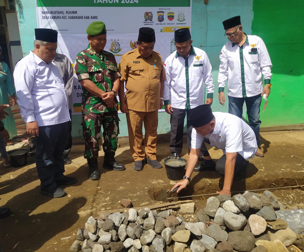 Kajari Karo Bersama Baznas Karo Bedah Rumah