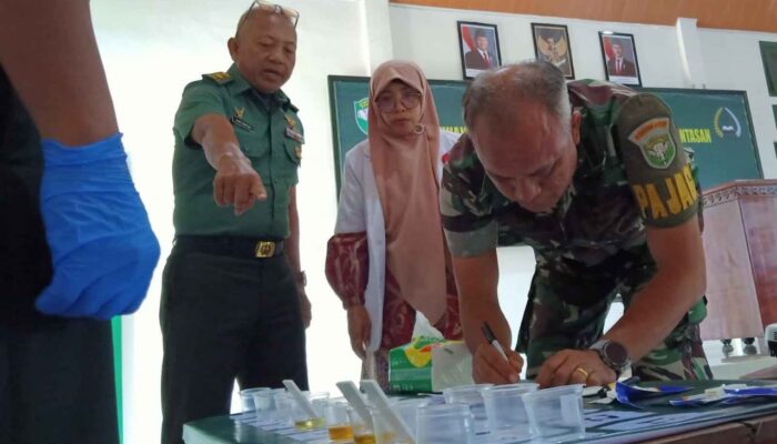 Personel Kodim 0110/Abdya Jalani Tes Urine Narkoba