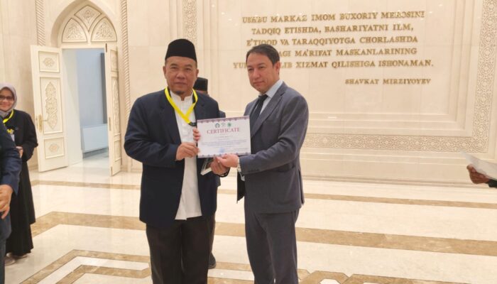 Prof HM.Jamil Presentasikan Makalah Di International Islamic Academy Of Uzbekistan