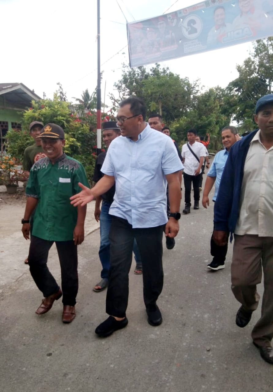Asri Ludin Tambunan Dan Warga Cor Bahu Jalan Amri Tambunan Di Sunggal
