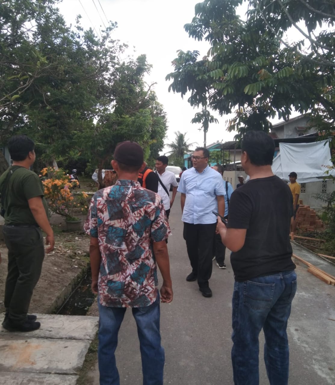 Asri Ludin Tambunan Dan Warga Cor Bahu Jalan Amri Tambunan Di Sunggal