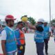 Penyematan Helm oleh General Manager UID Sumut kepada pelayanan teknik.