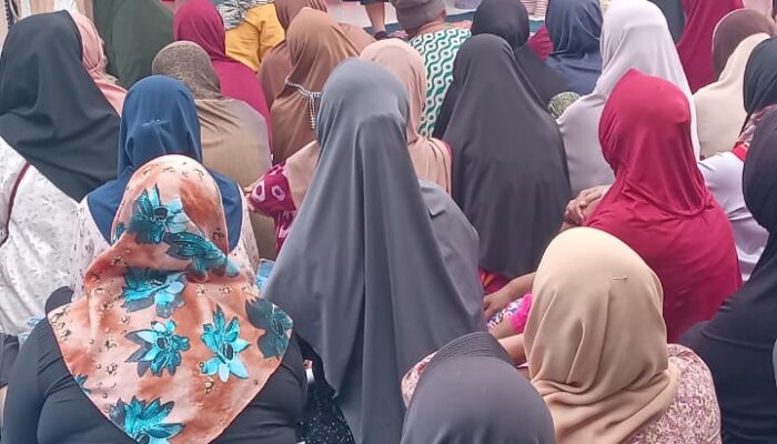 Lansia Dan Kaum Ibu Gunung Malela Doakan RHS-AZI Menang Pilkada