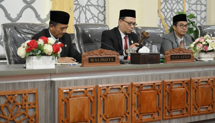 DPRK Gelar Paripurna Penyampaian Pandangan Umum Fraksi Terhadap Raqan APBK Tahun 2025