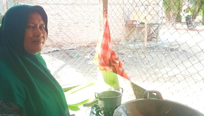 Pedagang Gorengan Menjerit, Harga Minyak Goreng Melambung