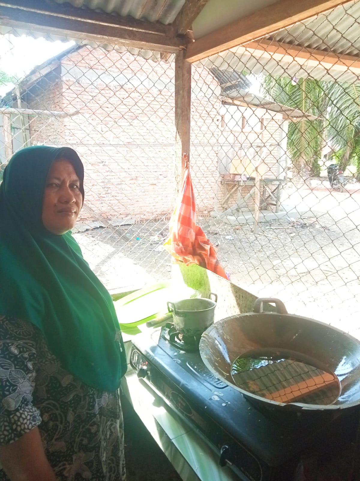 Pedagang Gorengan Menjerit, Harga Minyak Goreng Melambung