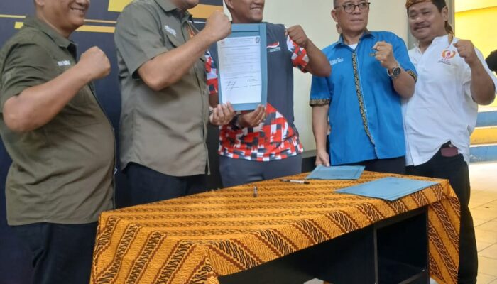 KONI Deliserdang Serahkan Alat Olahraga
