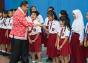 Pjs Wali Kota P.Siantar Bagi KTP Elektronik Pemula Dan KIA