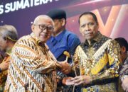 Rektor UMSU Terima SPS Sumut Awards 2024