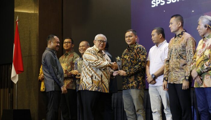 Pj Wali Kota Tebingtinggi Terima Penghargaan Anugerah Sahabat Pers SPS