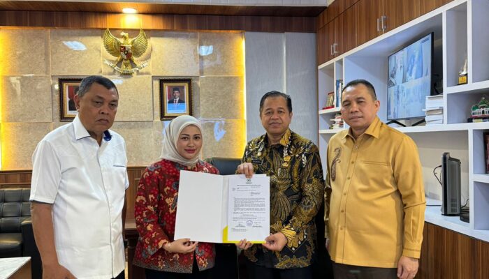 Sekwan Terima Surat Penetapan Pimpinan DPRD Sumut Dari DPP Partai Golkar