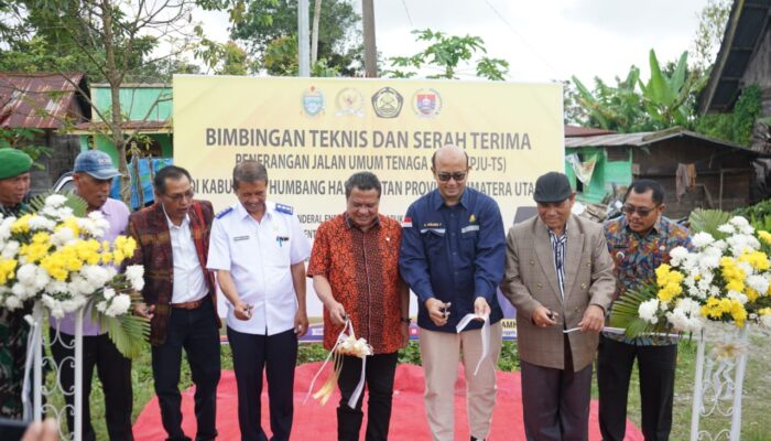 200 Unit PJUTS Diserahkan, Lamhot Sinaga: Siap Terangi Humbahas