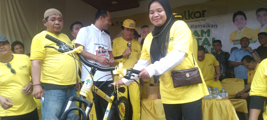 Paslon BAGUSI Tapsel Ikut Senam HUT Ke-60 Partai Golkar
