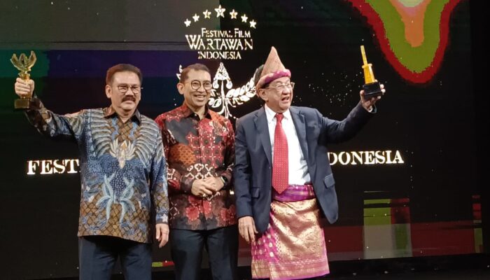Ilham Bintang Dan Anwar Fuady Raih Lifetime Achievement Award FFWI 2024
