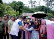 Bobby Nasution Dicegat Saat Melintas Di Simalungun, Warga Keluhkan Jalan Rusak