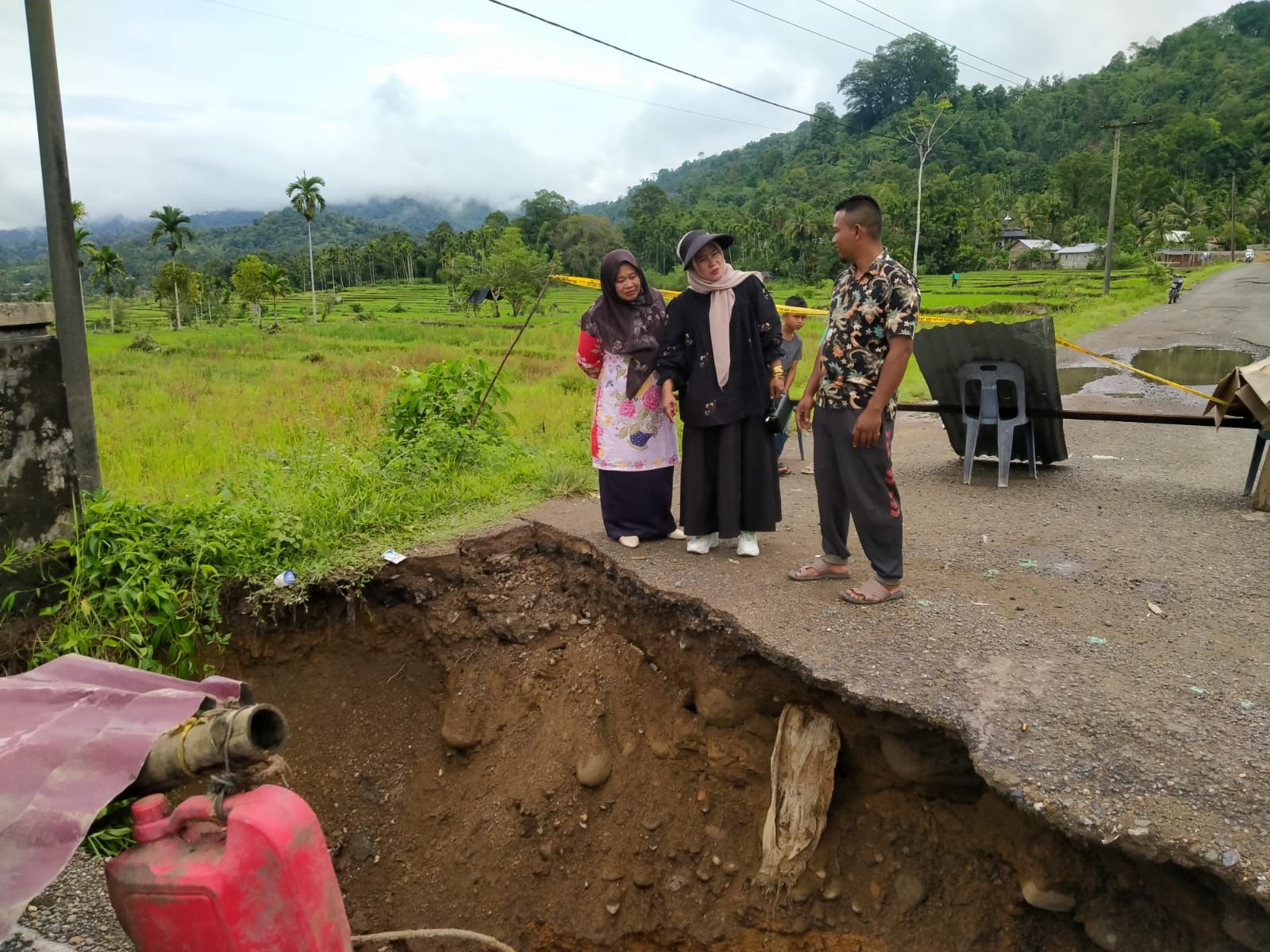 Ditangani PUPR, Jalan Putus Di Mane Kembali Normal