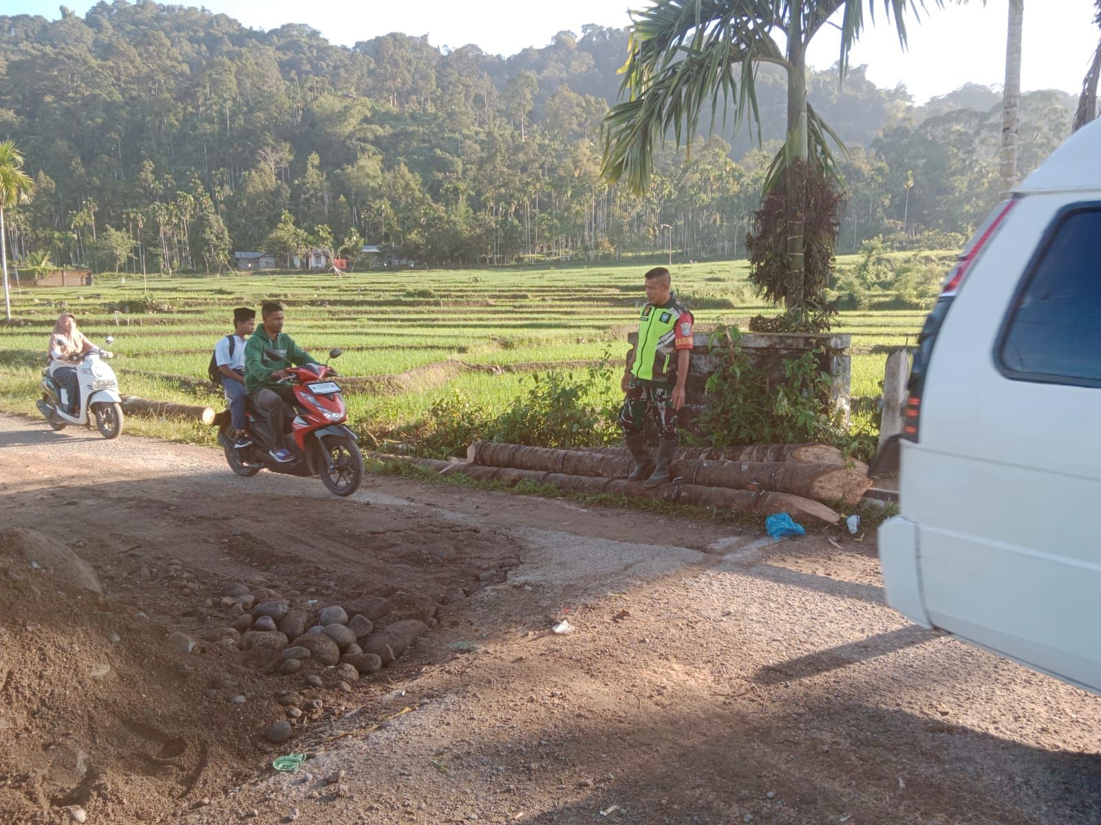 Ditangani PUPR, Jalan Putus Di Mane Kembali Normal