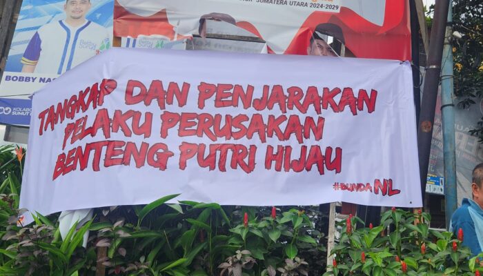 Spanduk Tangkap dan Penjarakan Pelaku Perusakan Benteng Putri Hijau Muncul Di Medan
