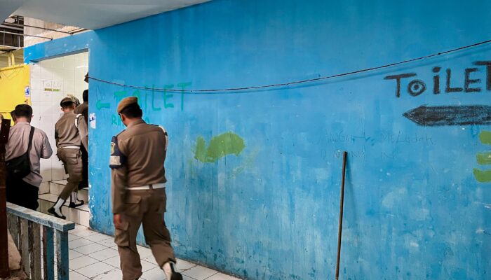 Tunggak 3 Bulan, PUD Pasar Eksekusi Ambil Alih Pengelolaan Kamar Mandi Di Pusat Pasar