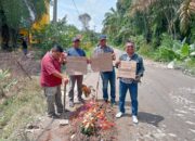 Protes Jalan Rusak, Masyarakat Buat Kuburan