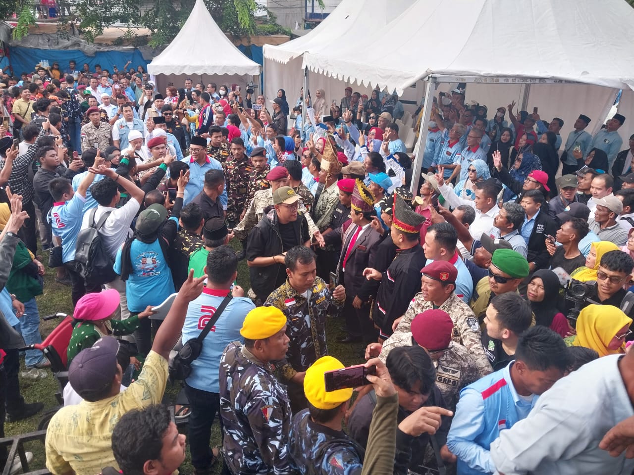 Ribuan Massa Tumpah Ruah Pada Kampanye Akbar Asri Tambunan-Lom Lom Suwondo Ribuan Massa Tumpah Ruah Pada Kampanye Akbar Asri Tambunan-Lom Lom Suwondo