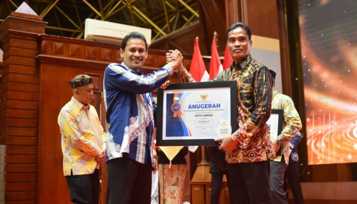 Pemko Langsa Terima Penghargaan KIA Kategori Badan Publik Kualifikasi Informatif