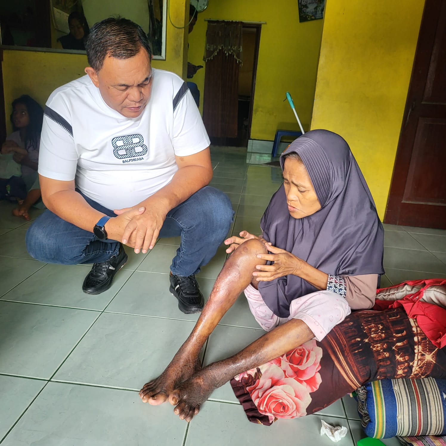 M Dahnil Ginting Bantu Biaya Berobat, Warga Percut Sampaikan Terima Kasih