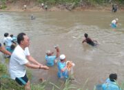 Bayo Panjala, Gus Irawan Jaring Ikan Di Sungai Batang Angkola