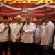 RELAWAN Bobby Lover dan Reborn saat mendampingi Paslon HIRO saat Debat Publik KPU Medan. Waspada/ist