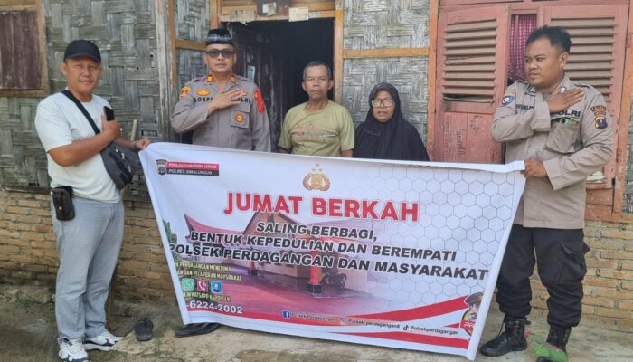 Jumat Berkah, Polsek Perdagangan Beri Sembako Pada Lansia