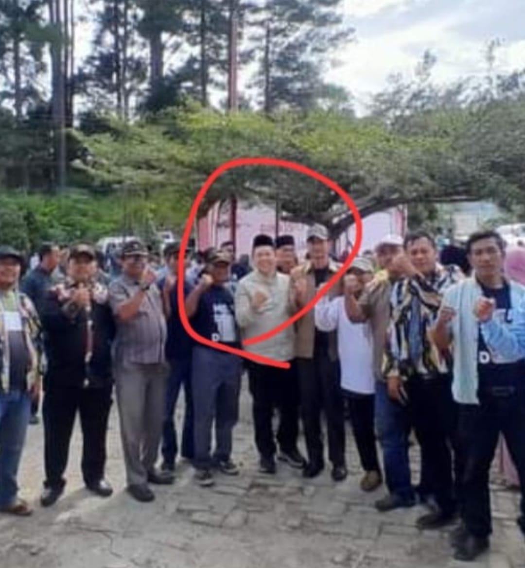 Direktur BUMD Tapsel Diduga Ikut Politik Praktis Pilkada, Fotonya Viral