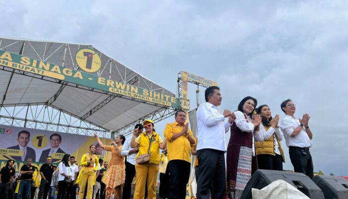 Luar Biasa Kampanye Akbar  Birma-Erwin Di Stadion Simangarosang Humbahas