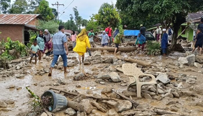 Banjir Bandang Di Tapsel, 2 Tewas Dan 3 Desa Rusak Parah