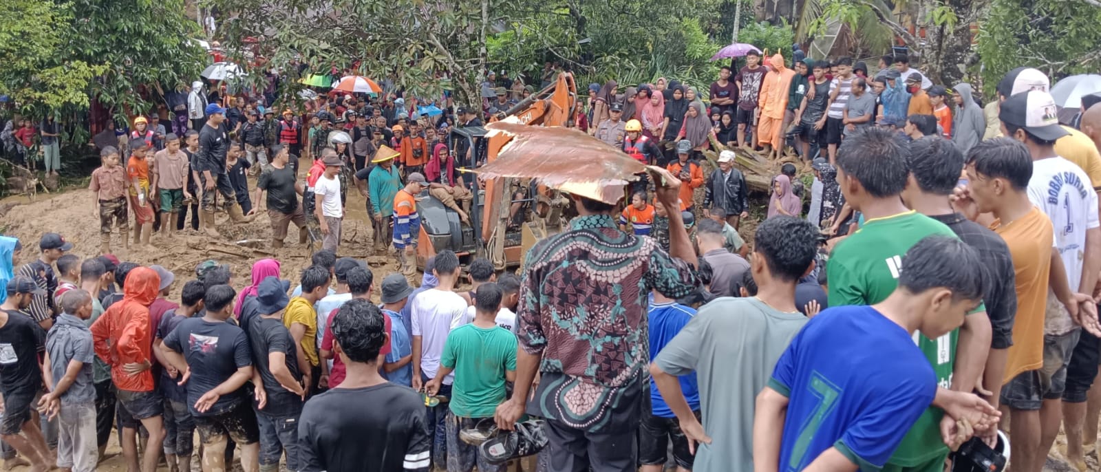 Empat Jenazah Korban Tertimbun Longsor Di Harang Julu Ditemukan