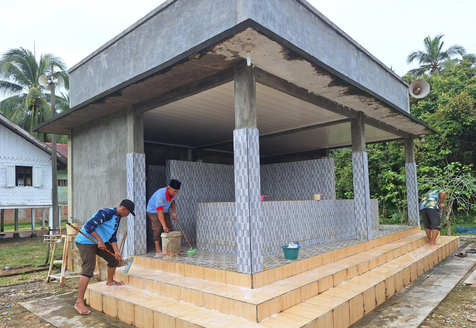 Jelang Hari Coblos, BKPRMI Aceh Timur Bersihkan Masjid Jelang Hari Coblos, BKPRMI Aceh Timur Bersihkan Masjid