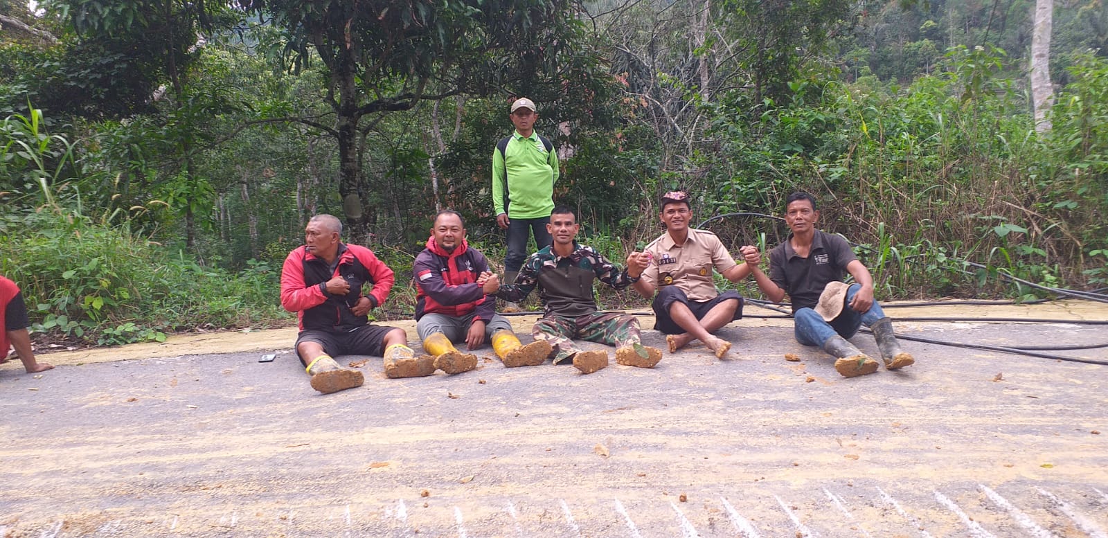 Relawan Pramuka Peduli Bantu Penanganan Bencana Longsor Di Sosopan Relawan Pramuka Peduli Bantu Penanganan Bencana Longsor Di Sosopan