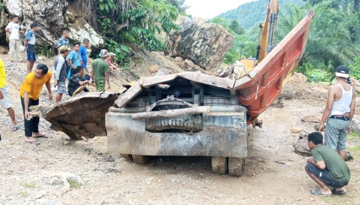 Dua Kendaraan Tertimpa Batu Kapur Di Tenggulun Berhasil Dievakuasi