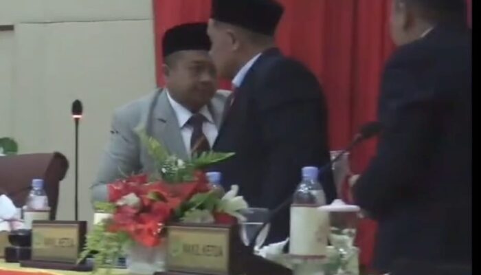 Bupati Tapsel Izin Keluar Saat Rapat Paripurna Dewan
