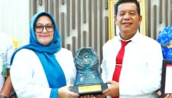 Hari Pertama Masuk Kerja, Radiapoh Terima Penghargaan Paritrana Award 2024