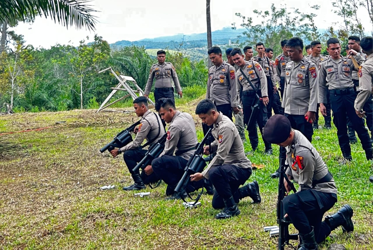 Amankan Pilkada Sidimpuan, Polisi Latihan Tembak Gas Air Mata