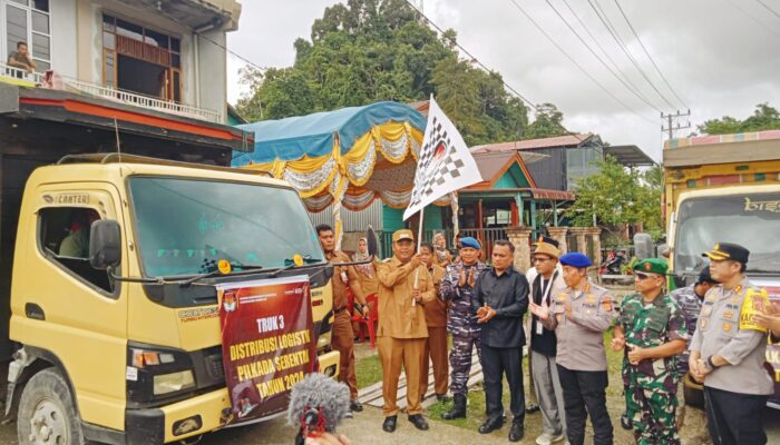 Reza Fahlevi Lepas Secara Simbolis Armada Logistik Pilkada Simeulue