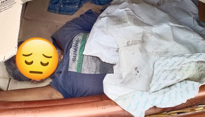 Mayat Laki-laki DitemukanTergeletak Di Tugu Simpang Komodor