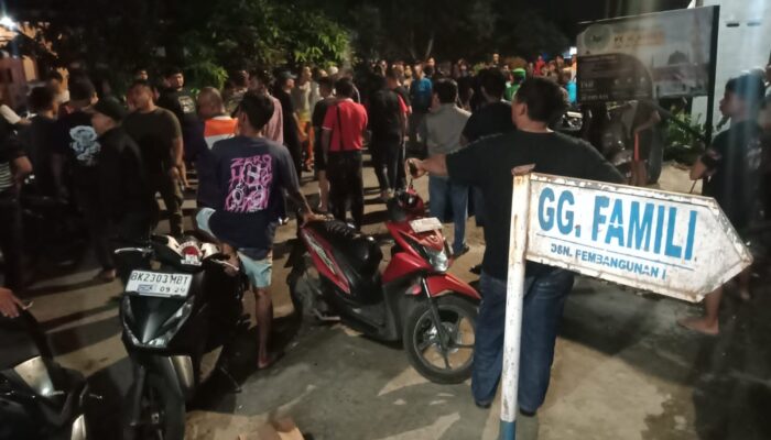 Ratusan Warga Tangkap Tangan Pembagian Beras Paslon Bupati-Wabup Deliserdang