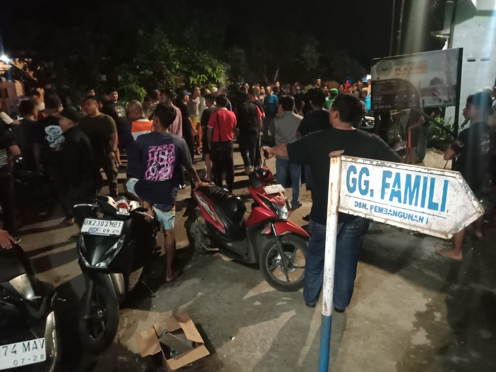 Ratusan Warga Tangkap Tangan Pembagian Beras Paslon Bupati-Wabup Deliserdang