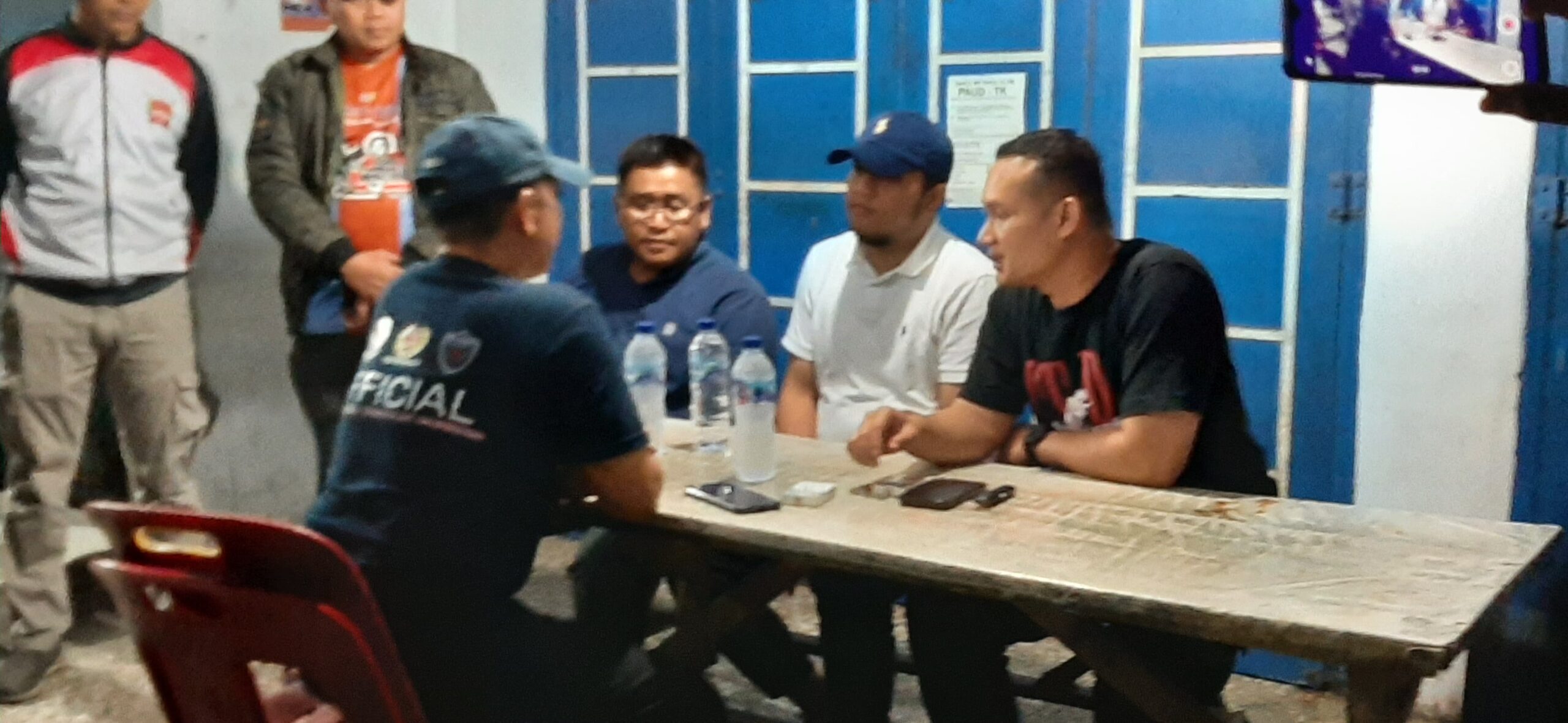 Ratusan Warga Tangkap Tangan Pembagian Beras Paslon Bupati-Wabup Deliserdang