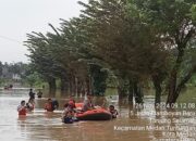 Ratusan Rumah Terendam Banjir, BPBD Medan Bantu Evakuasi Warga Kompleks De Flamboyan