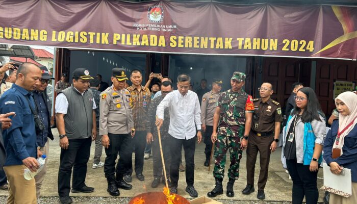 Pj Wali Kota Tebingtinggi Hadiri Pelepasan Dan Pemusnahan Di Gudang Logistik KPU
