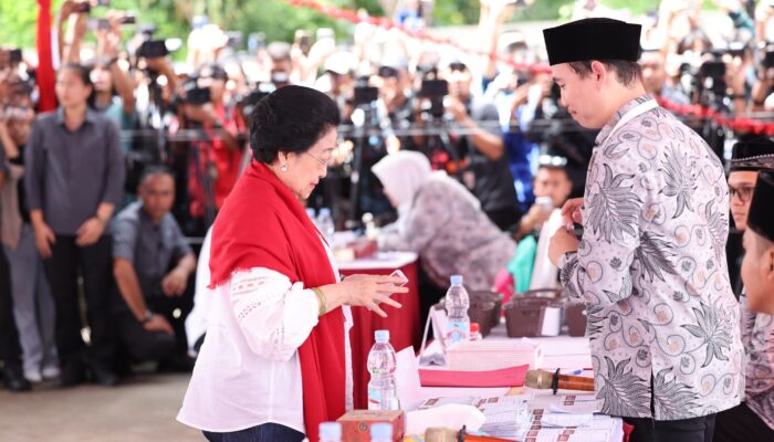 Megawati Nyoblos Di TPS 024 Kebagusan, Jakarta