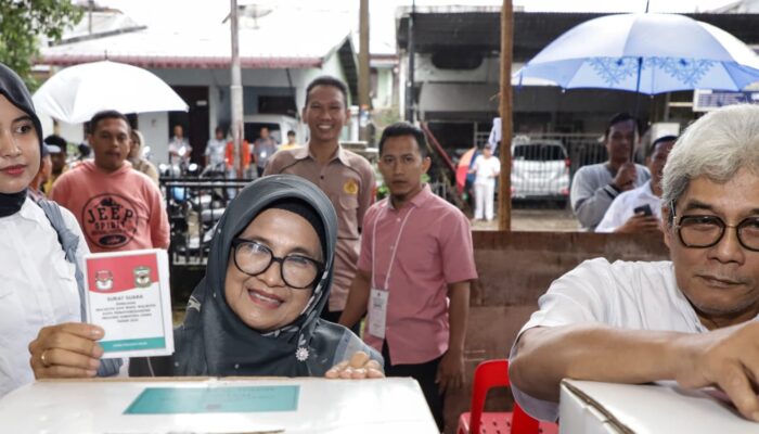 Wali Kota P.Siantar Gunakan Hak Suara Di TPS 04